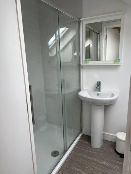 6 Flat, 50m To Airbus Apartamento Bristol