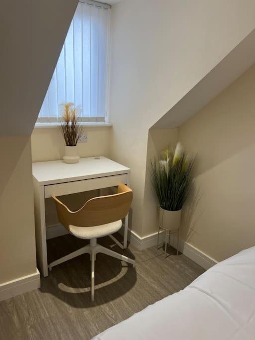 6 Flat, 50m To Airbus * Bristol