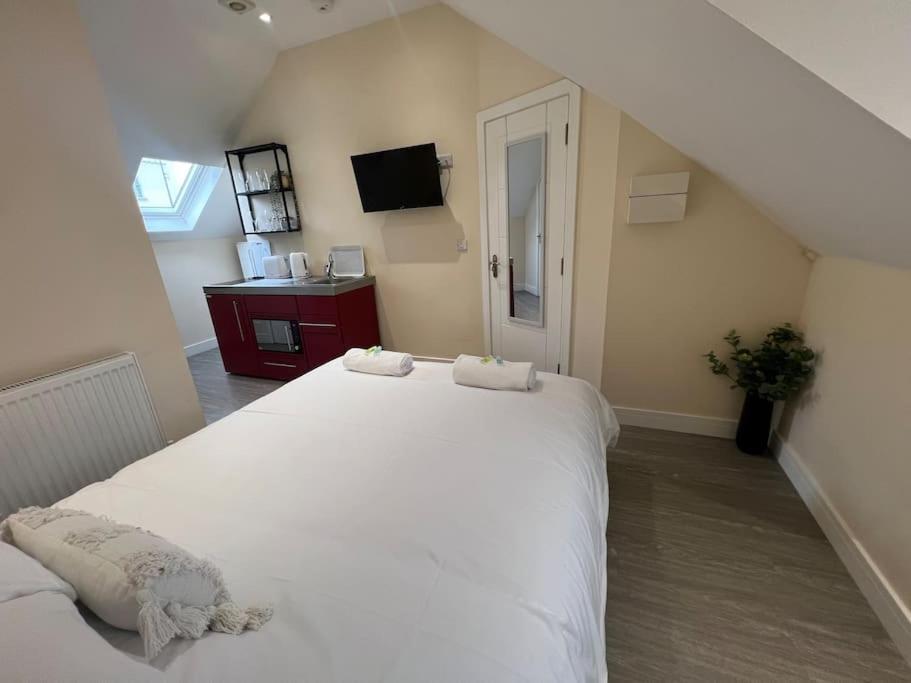 6 Flat, 50m To Airbus Apartamento